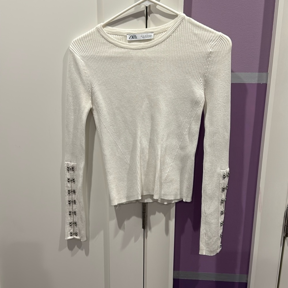 Zara cream sweater with cool detail on the sleeves